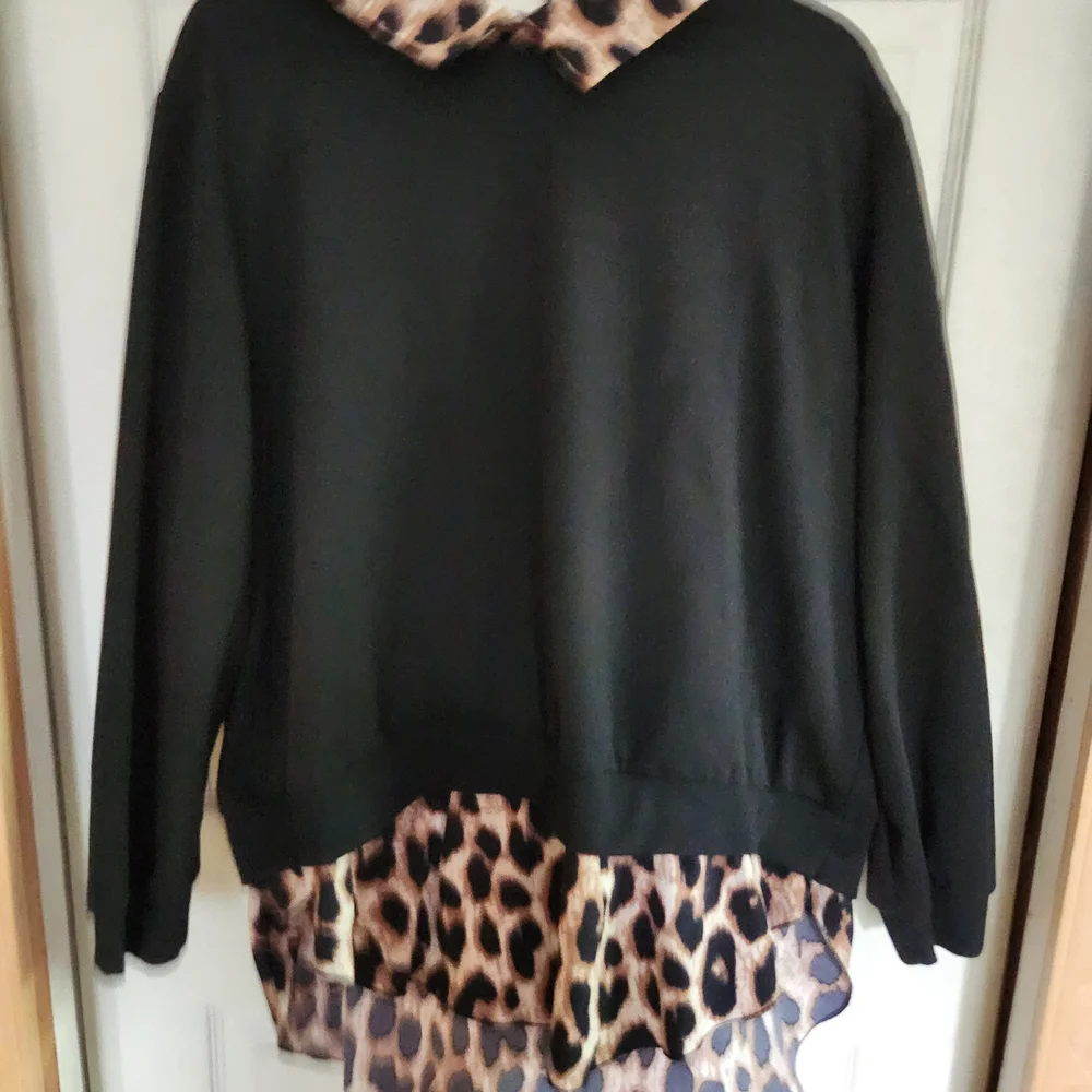 Leopard Print Layered Black Top - Picture 3 of 9